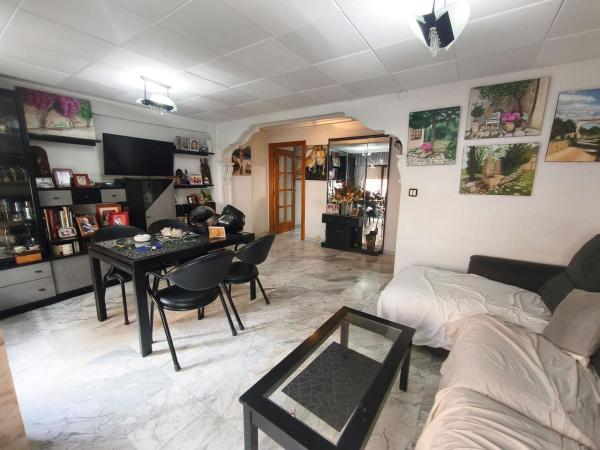 Sale of flat in Piso en Calle General Espartero, Carolinas Altas, Alicante / Alacant, Alicante
photo 1
