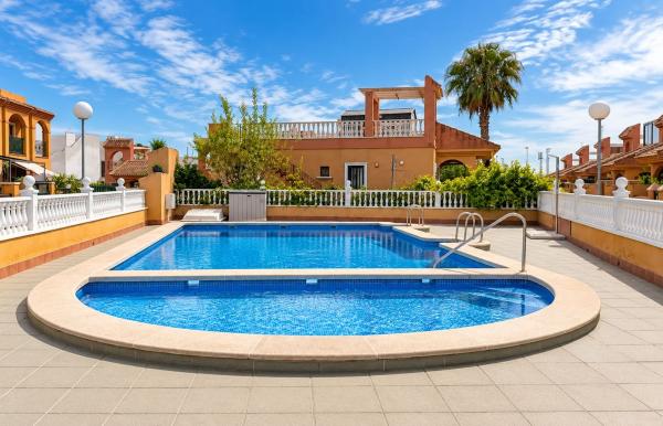 Casa o chalet independiente en Sector 25, Parque Acuático - Sector 25, Torrevieja photo 1