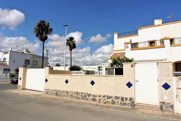 Chalet adosado en Calle Alfredo Kraus, 84, La Siesta - El Salado - Torreta, Torrevieja photo 3
