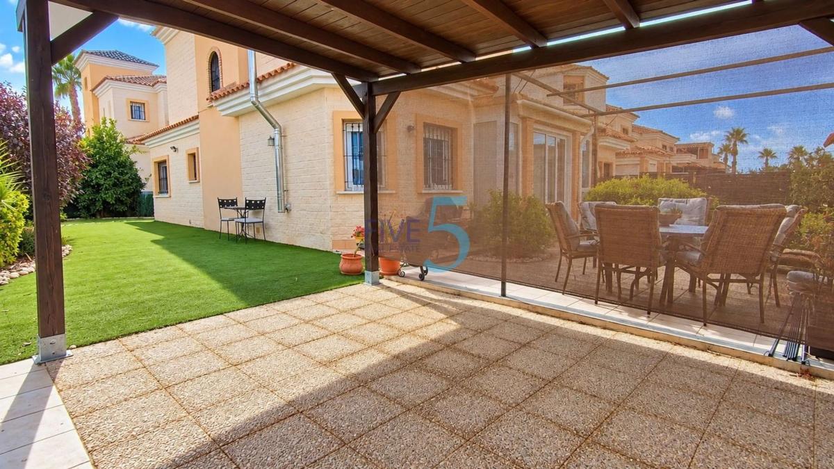 Sale of independent chalet in Casa o chalet en Urbanizaciones, Guardamar del Segura, Guardamar del Segura
photo 2