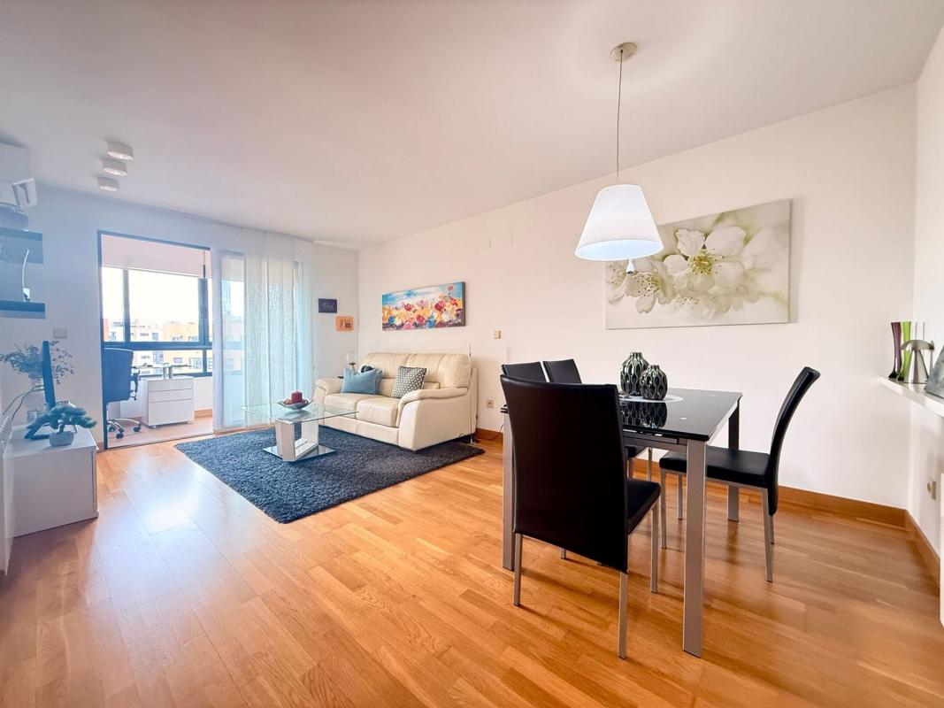 Venta de piso en Piso en Calle Médico Vicente Reyes, Garbinet - Parque de las Avenidas, Alicante / Alacant, Alicante / Alacant
photo 3