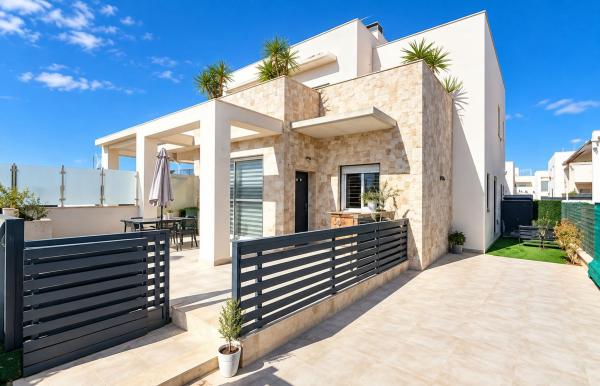 Chalet pareado en Cesar Mateo Cid, 21, Parque Acuático - Sector 25, Torrevieja photo 4
