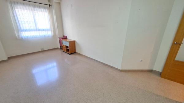 Продажа квартиры на Piso en Calle Santiago, Centro, San Vicente del Raspeig, Сан-Висенте-дель-Распейг
thumbnail 3