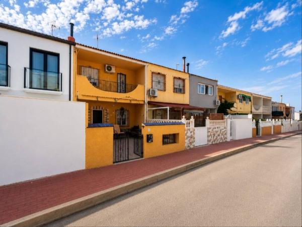Chalet pareado en Avenida de Torrevieja, Los Balcones - Los Altos del Edén, Torrevieja photo 1