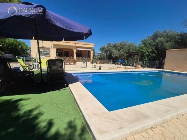 Chalet wolnostojący na sprzedaż w Casa o chalet en La Hoya-Daimes-El Derramador, Elche / Elx, Elche / Elx photo 1