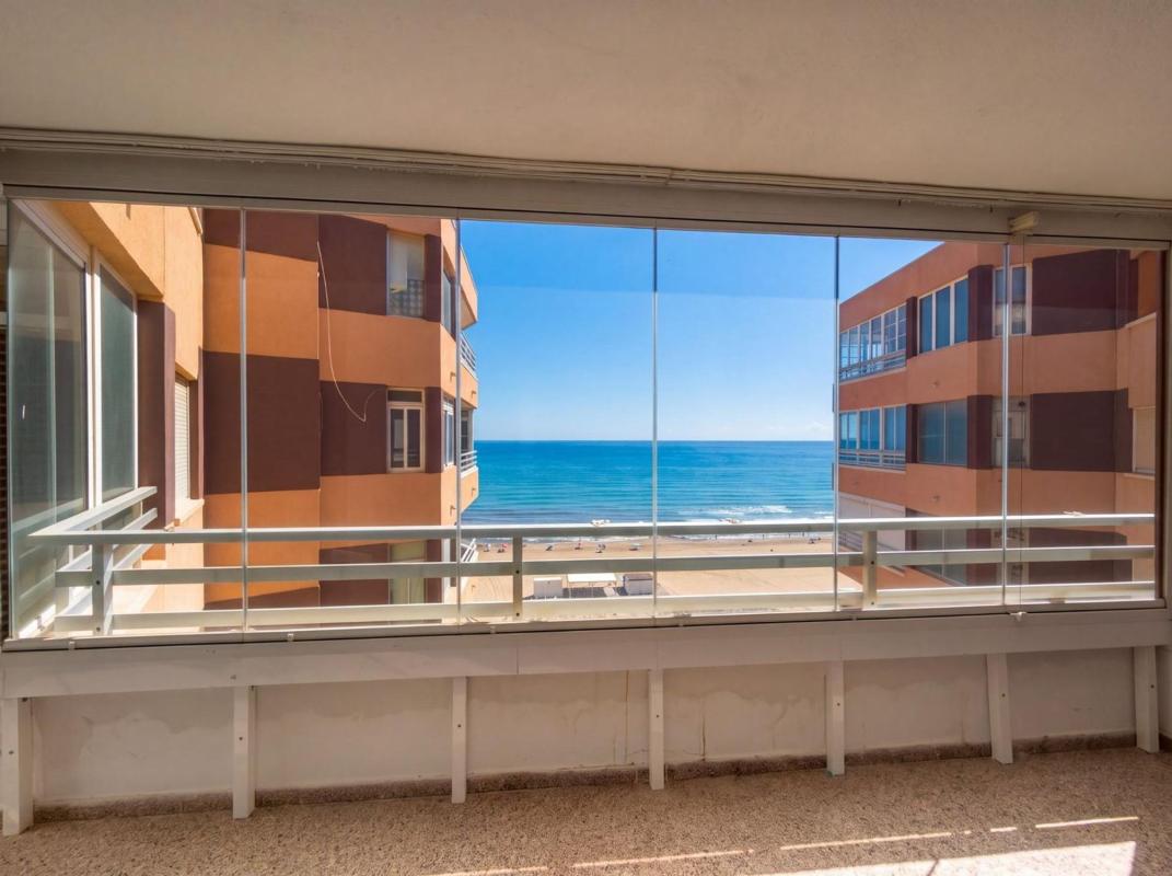 Продажа квартиры на Piso en Avenida Virgen del Carmen, Gaspar Perrelló, Torrevieja, Торревьеха
photo 1