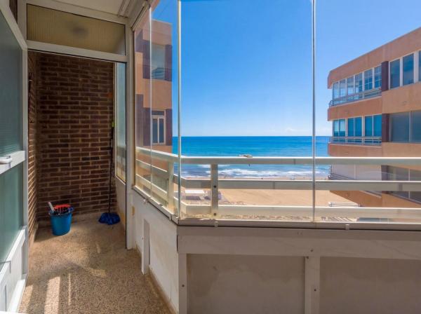 Продажа квартиры на Piso en Avenida Virgen del Carmen, Gaspar Perrelló, Torrevieja, Торревьеха
thumbnail 3