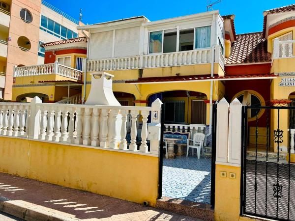 Chalet wolnostojący na sprzedaż w  Casa o chalet en La Siesta - El Salado - Torreta, Torrevieja, Torrevieja photo 4
