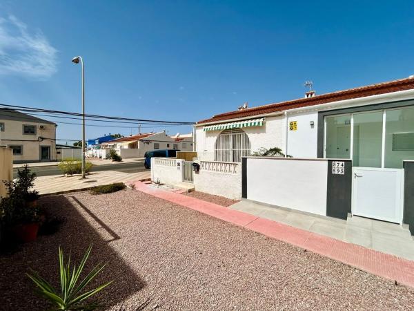 Chalet wolnostojący na sprzedaż w Casa o chalet en Avenida Habaneras - Curva de Palangre, Torrevieja, Torrevieja photo 1