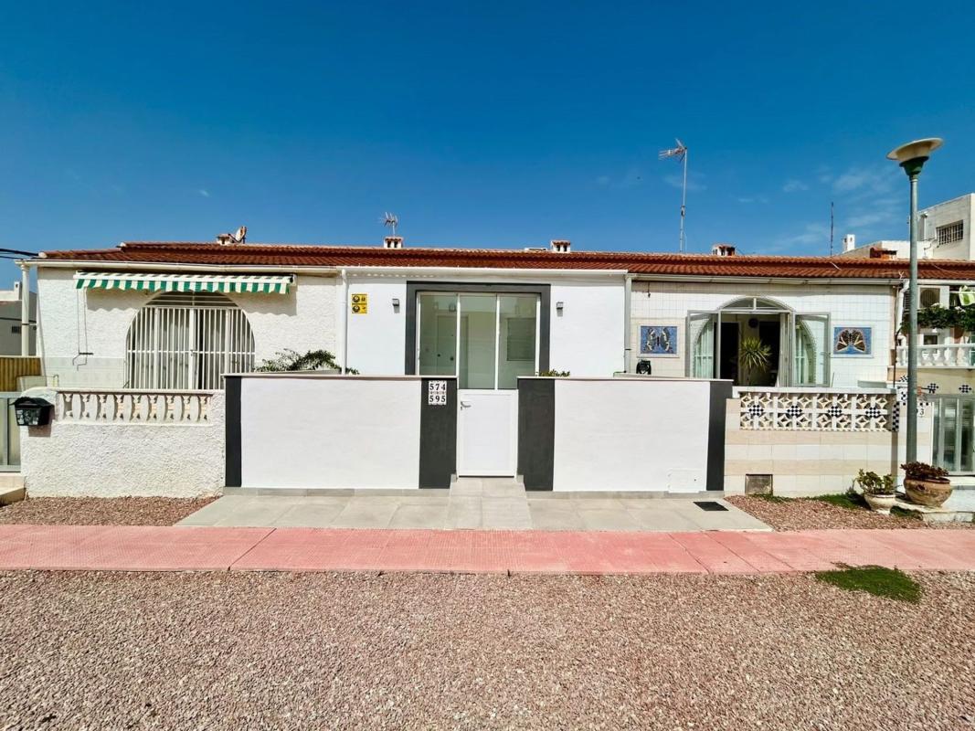 Venta de chalet independiente en Casa o chalet en Avenida Habaneras - Curva de Palangre, Torrevieja, Torrevieja
 photo 3