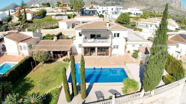 Chalet independiente en venta en Casa o chalet en Beniarbeig, Beniarbeig
photo 1