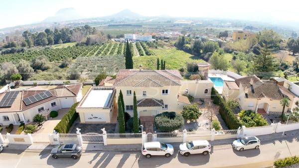 Chalet independiente en venta en Casa o chalet en Beniarbeig, Beniarbeig
 photo 4