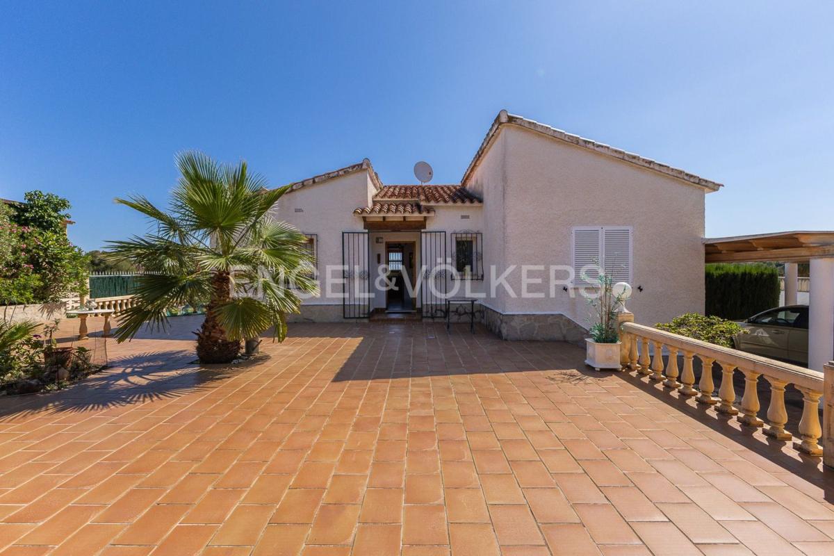 Properties for sale and rent in Spain photo 3