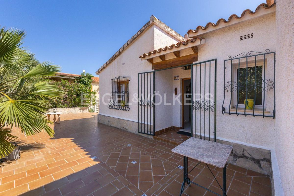 Properties for sale and rent in Spain photo 4