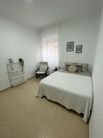 Sale of flat in Piso en Calle de Sant Mateu, 9, Plà del Bon Repòs-La Goteta, Alicante / Alacant, Alicante
thumbnail 2