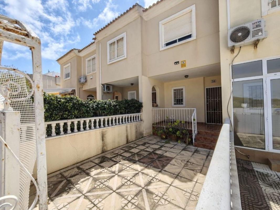Продажа дуплекса на Dúplex en Calle la Serviola, Urbanizaciones, Guardamar del Segura, Гуардамар-дель-Сегура photo 1