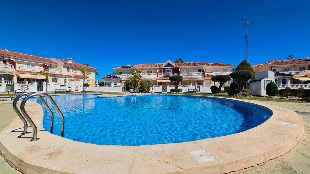 Sprzedaż niezależnego domku jednorodzinnego w Casa o chalet en Avenida de Huelva, 16, Doña Pepa, Rojales, Rojales photo 1