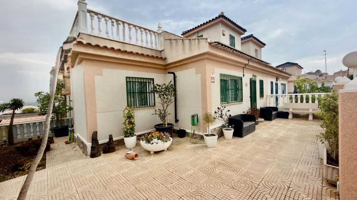 Sprzedaż niezależnego domku jednorodzinnego w  Casa o chalet en Calle Fluorita, 1, Benimar, Rojales, Rojales photo 3