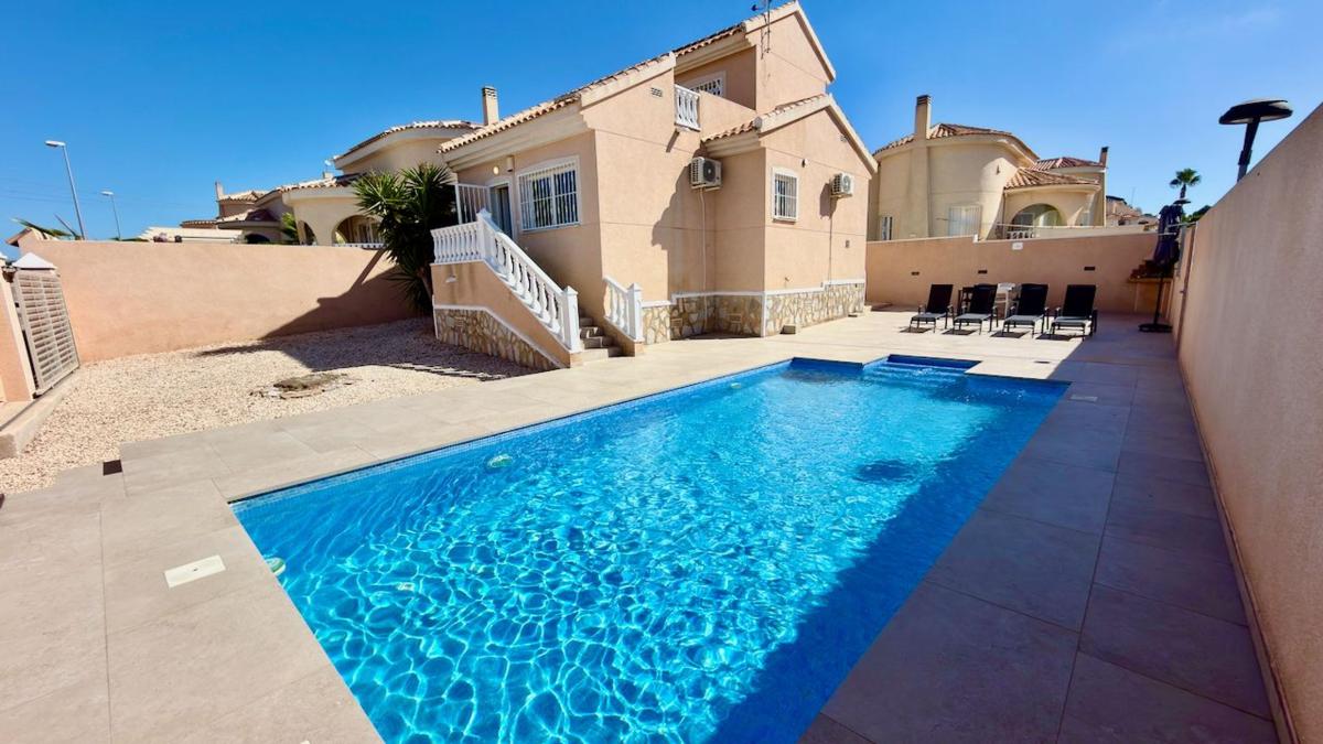 Продажа отдельного шале в Casa o chalet en Avenida Río Tajo, 69, Benijofar, Бенихофар photo 1