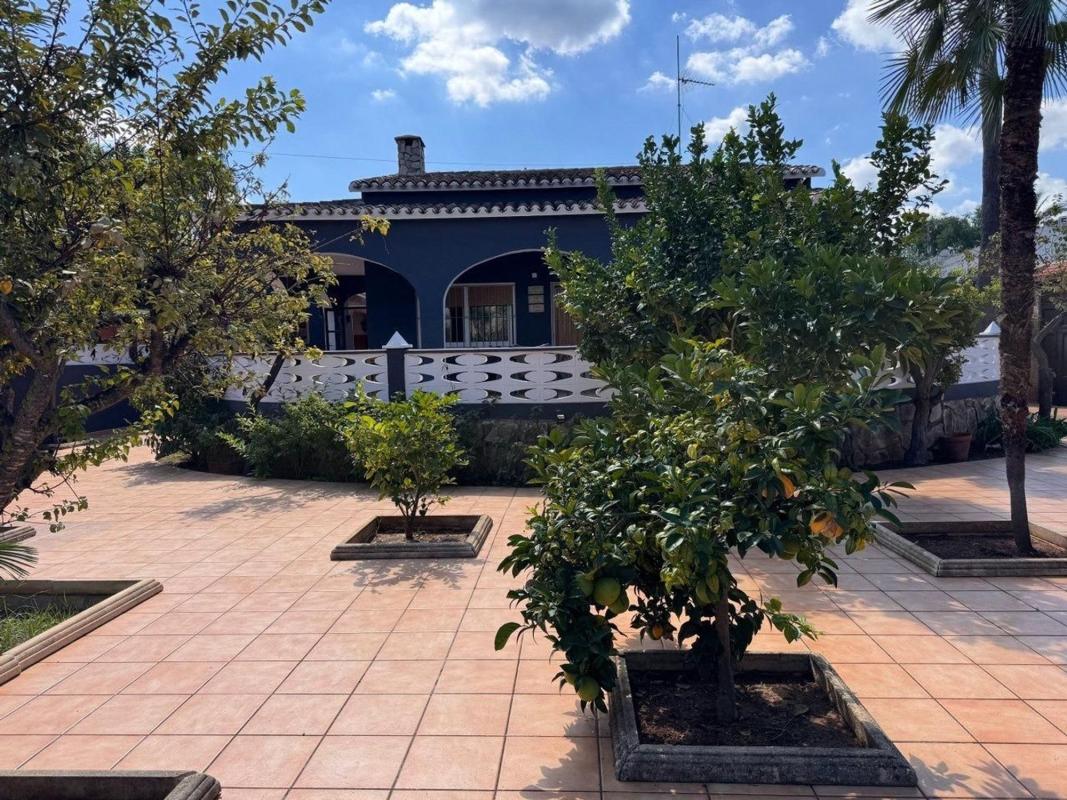 Properties for sale and rent in Spain photo 2