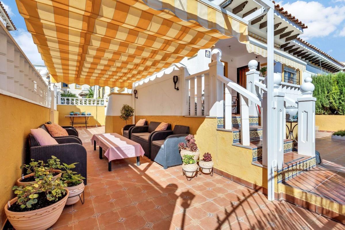 Sprzedaż niezależnego domku jednorodzinnego w Casa o chalet en Lomas de Cabo Roig, Orihuela, Orihuela photo 1