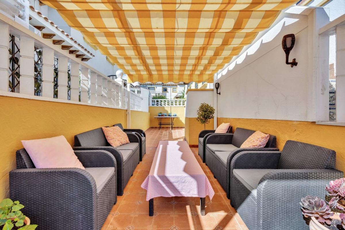 Sprzedaż niezależnego domku jednorodzinnego w Casa o chalet en Lomas de Cabo Roig, Orihuela, Orihuela photo 3