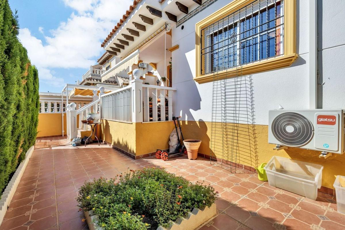 Sprzedaż niezależnego domku jednorodzinnego w Casa o chalet en Lomas de Cabo Roig, Orihuela, Orihuela photo 4