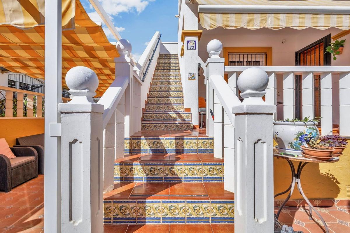 Sprzedaż niezależnego domku jednorodzinnego w Casa o chalet en Lomas de Cabo Roig, Orihuela, Orihuela photo 5