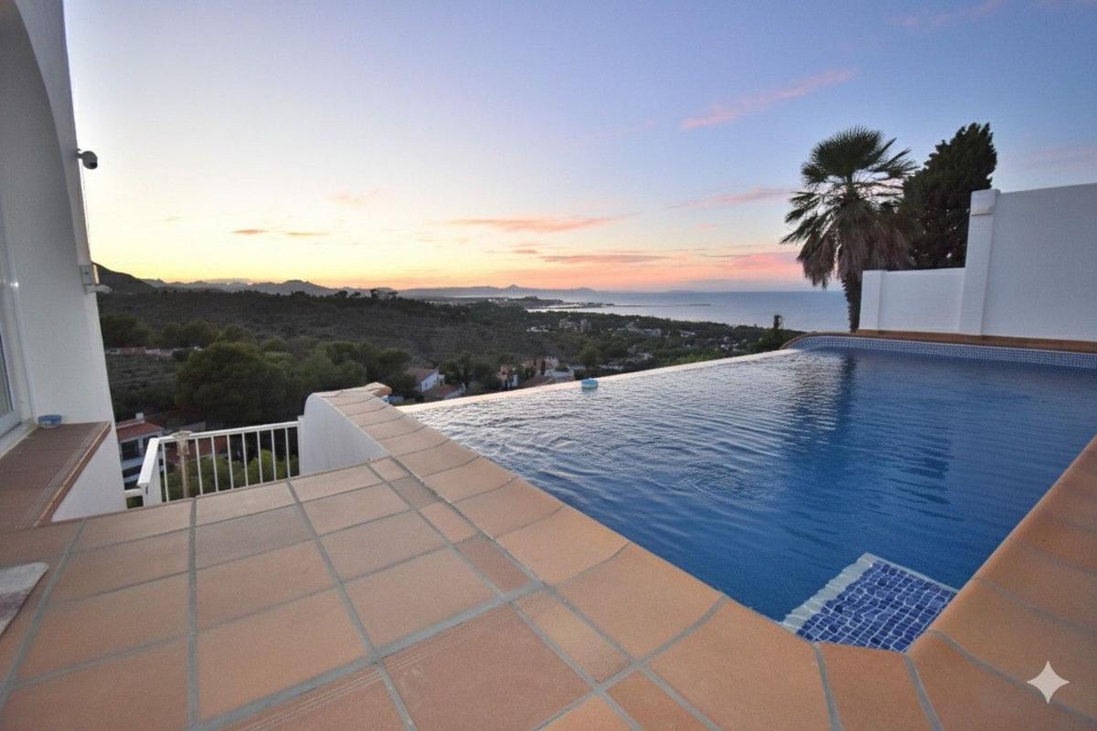 Продажа отдельного шале в Casa o chalet en Les Rotes/Las Rotas, Denia, Дения photo 2