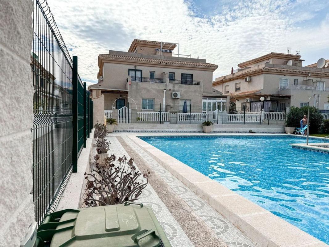 Sale of apartment in Piso en La Zenia, Orihuela, Orihuela
photo 2