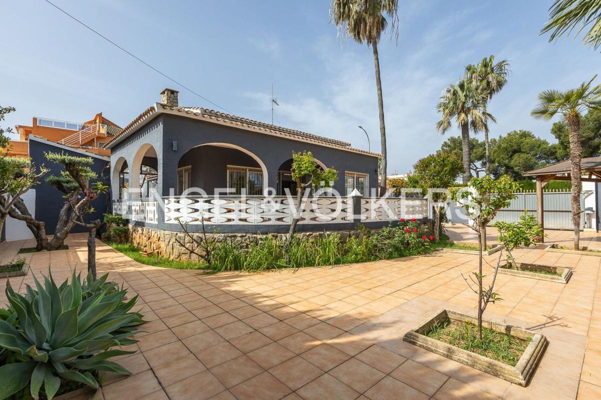 Properties for sale and rent in Spain photo 1