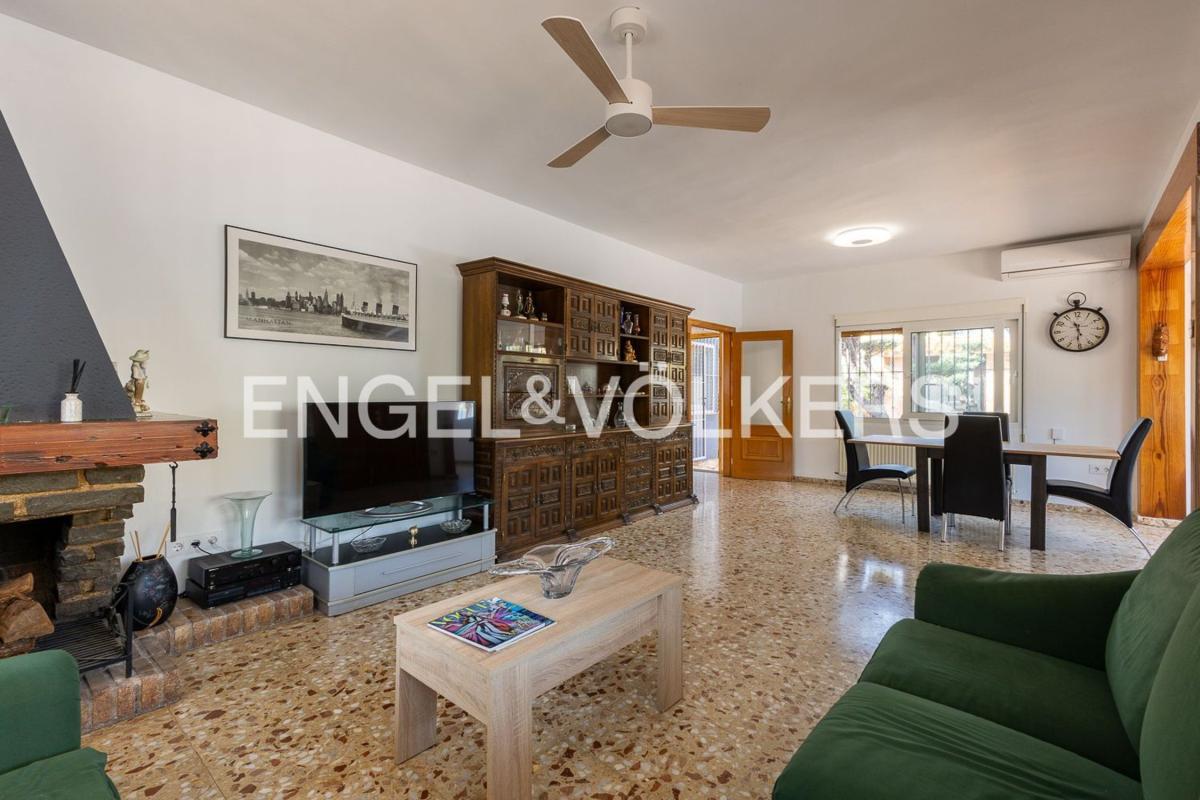 Properties for sale and rent in Spain photo 5