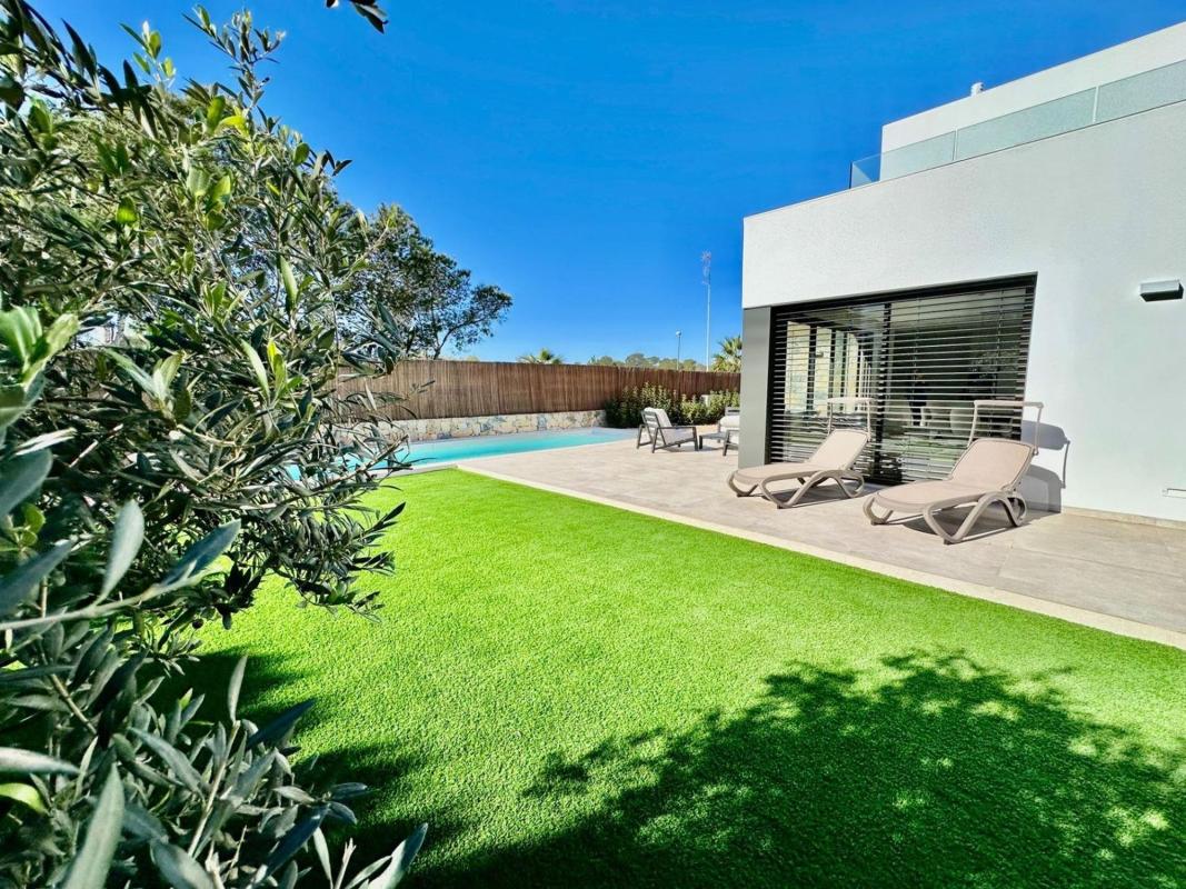 Sprzedaż niezależnego domku jednorodzinnego w Casa o chalet en Las Colinas Golf, Orihuela, Orihuela photo 1