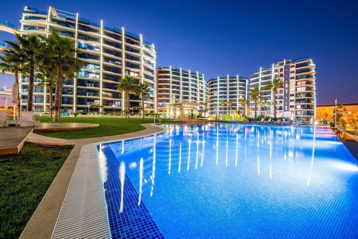 Venta de piso en Piso en Avenida de las Olas, Punta Prima, Torrevieja, Torrevieja
photo 1