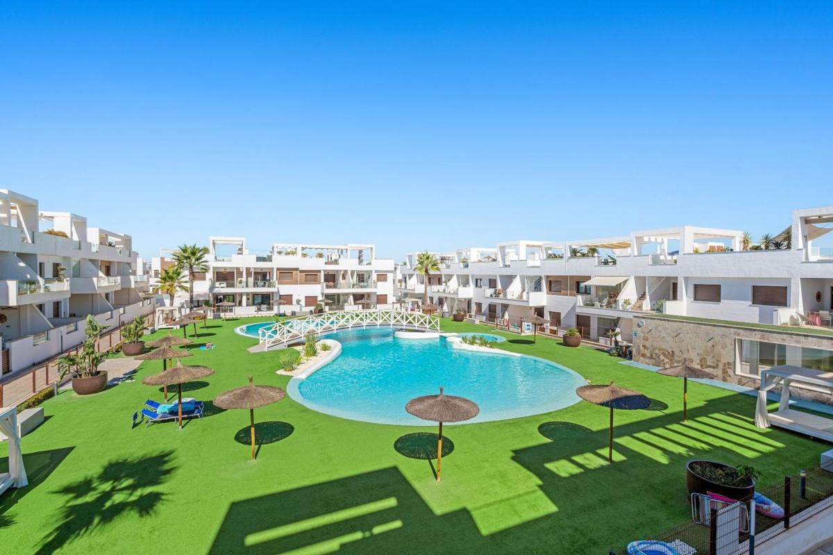 Venta de piso en Piso en Calle Calpe, Los Balcones - Los Altos del Edén, Torrevieja, Torrevieja
photo 2