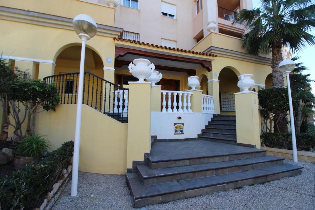 Venta de piso en Piso en Avenida Roentgen, 3, Zona los Frutales, Torrevieja, Torrevieja
photo 4