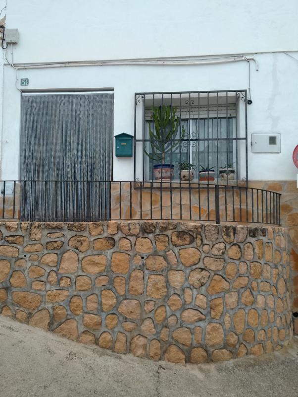 Propiedades en venta y alquiler en España photo 1