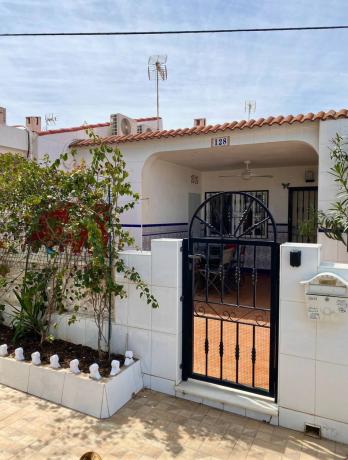 Chalet adosado en Calle Urano, 128, La Siesta - El Salado - Torreta, Torrevieja thumbnail 2