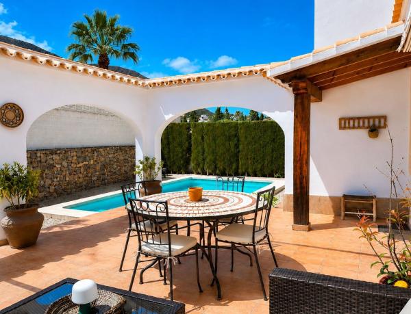 Chalet wolnostojący na sprzedaż w  Casa o chalet en El Montgó, Denia, Dénia photo 1