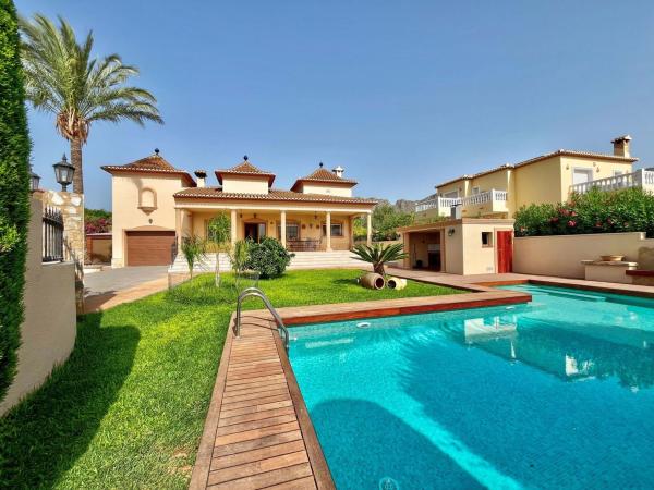 Chalet independiente en venta en Casa o chalet en Beniarbeig, Beniarbeig
thumbnail 3