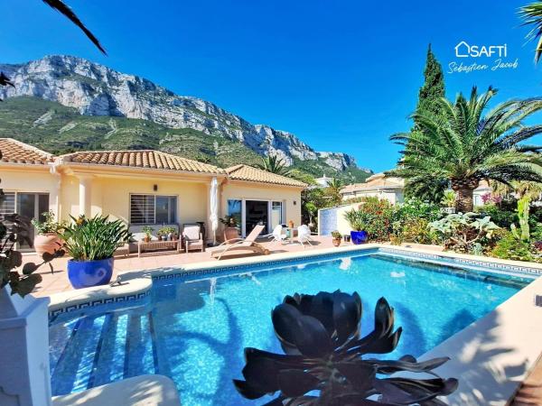 Casa o chalet independiente en Calle del Jolivert, El Montgó, Denia photo 1