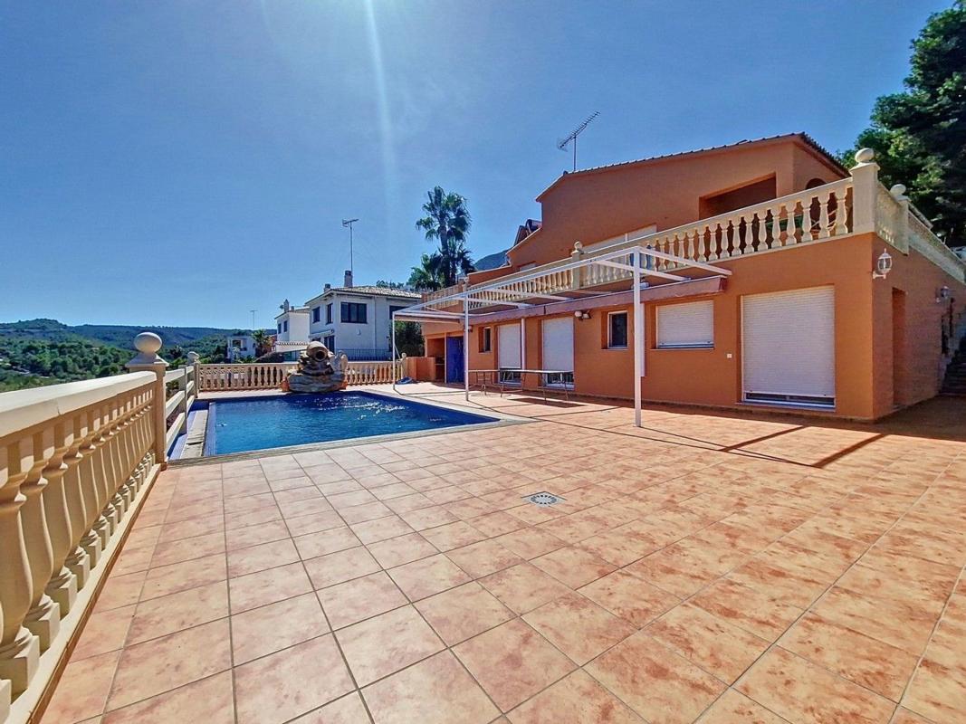 Properties for sale and rent in Spain photo 3