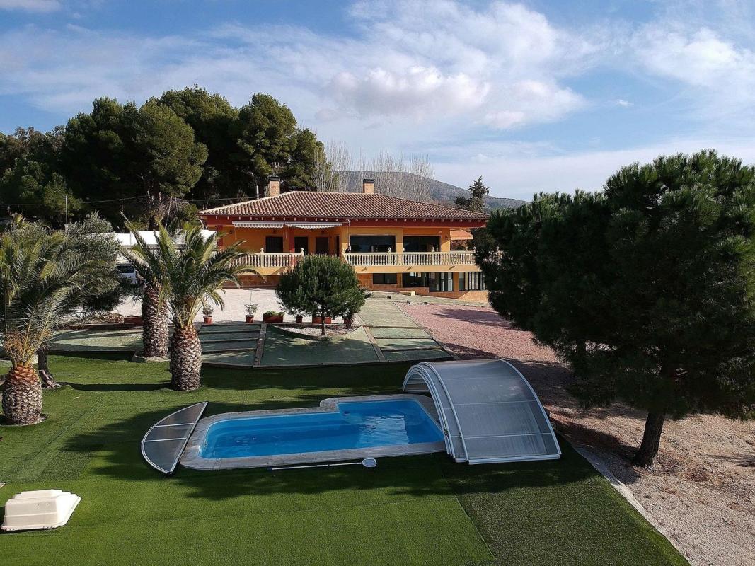 Sale of independent chalet in Casa o chalet en Petrer, Petrer
photo 1