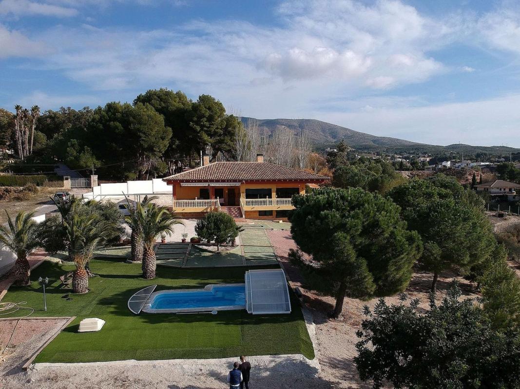 Sale of independent chalet in Casa o chalet en Petrer, Petrer
photo 2