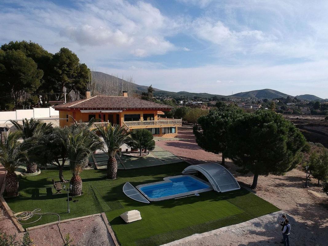 Sale of independent chalet in Casa o chalet en Petrer, Petrer
photo 3