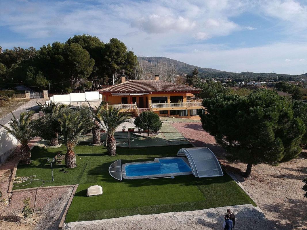 Sale of independent chalet in Casa o chalet en Petrer, Petrer
photo 4