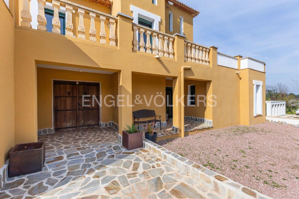 Properties for sale and rent in Spain photo 3