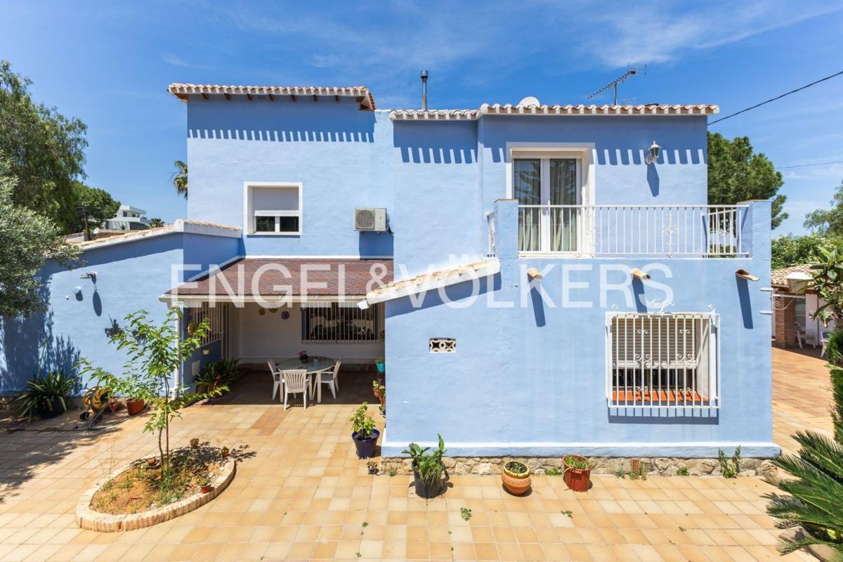 Properties for sale and rent in Spain photo 1