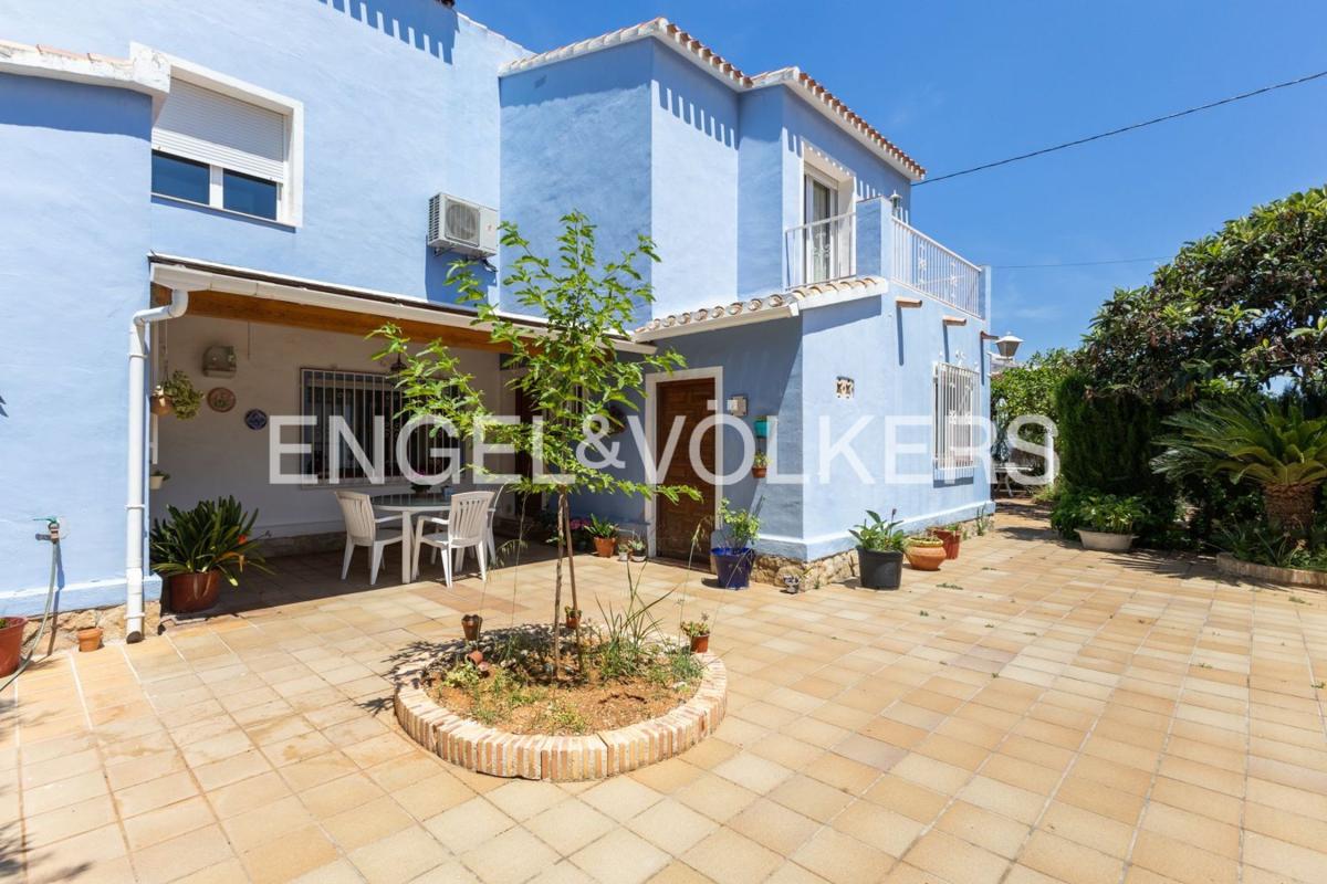 Properties for sale and rent in Spain photo 4