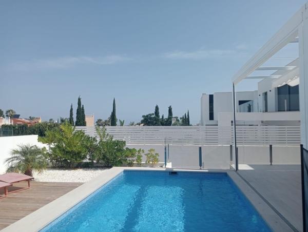 Частный шале на продаже в  Casa o chalet en El Montgó, Denia, Дения photo 1
